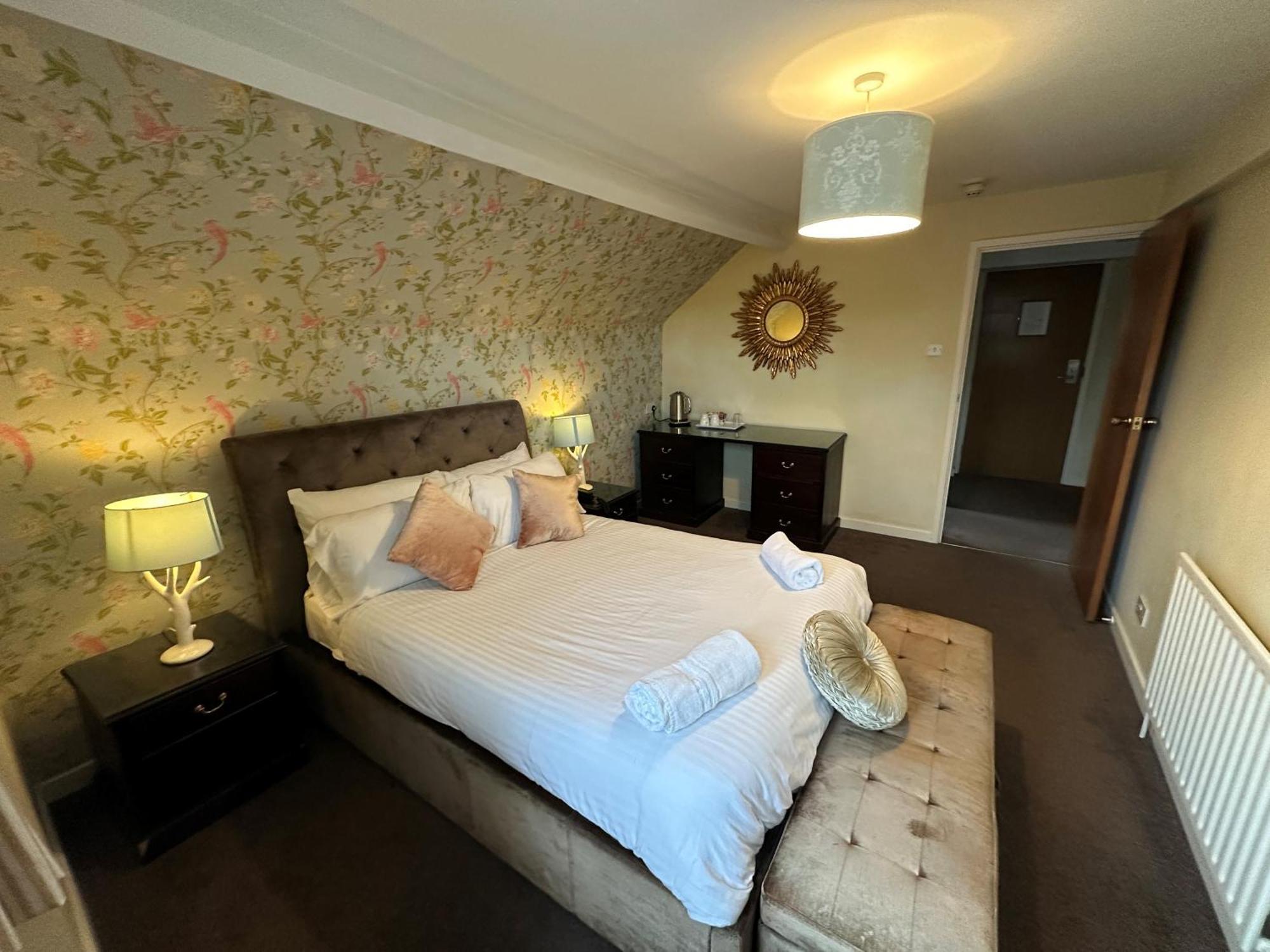 Pine Lodge Hotel & Restaurant Mansfield Bagian luar foto