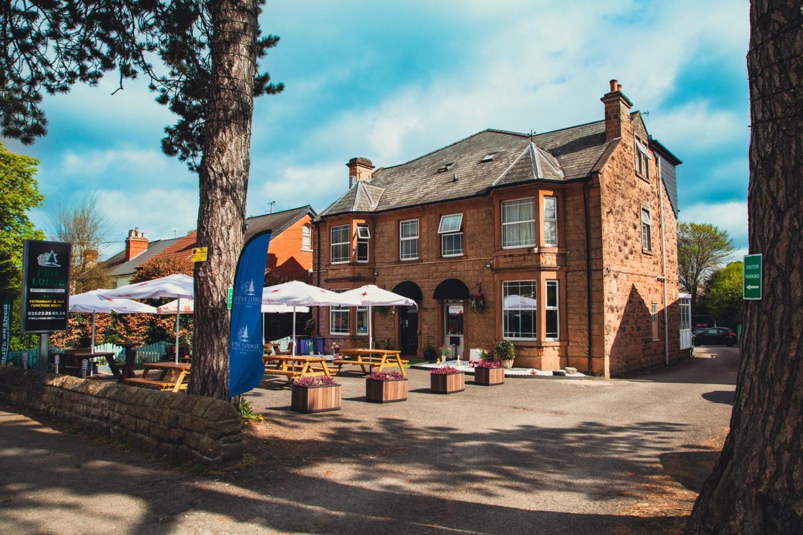 Pine Lodge Hotel & Restaurant Mansfield Bagian luar foto